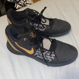 Kyrie Flytrap II EP black and gold